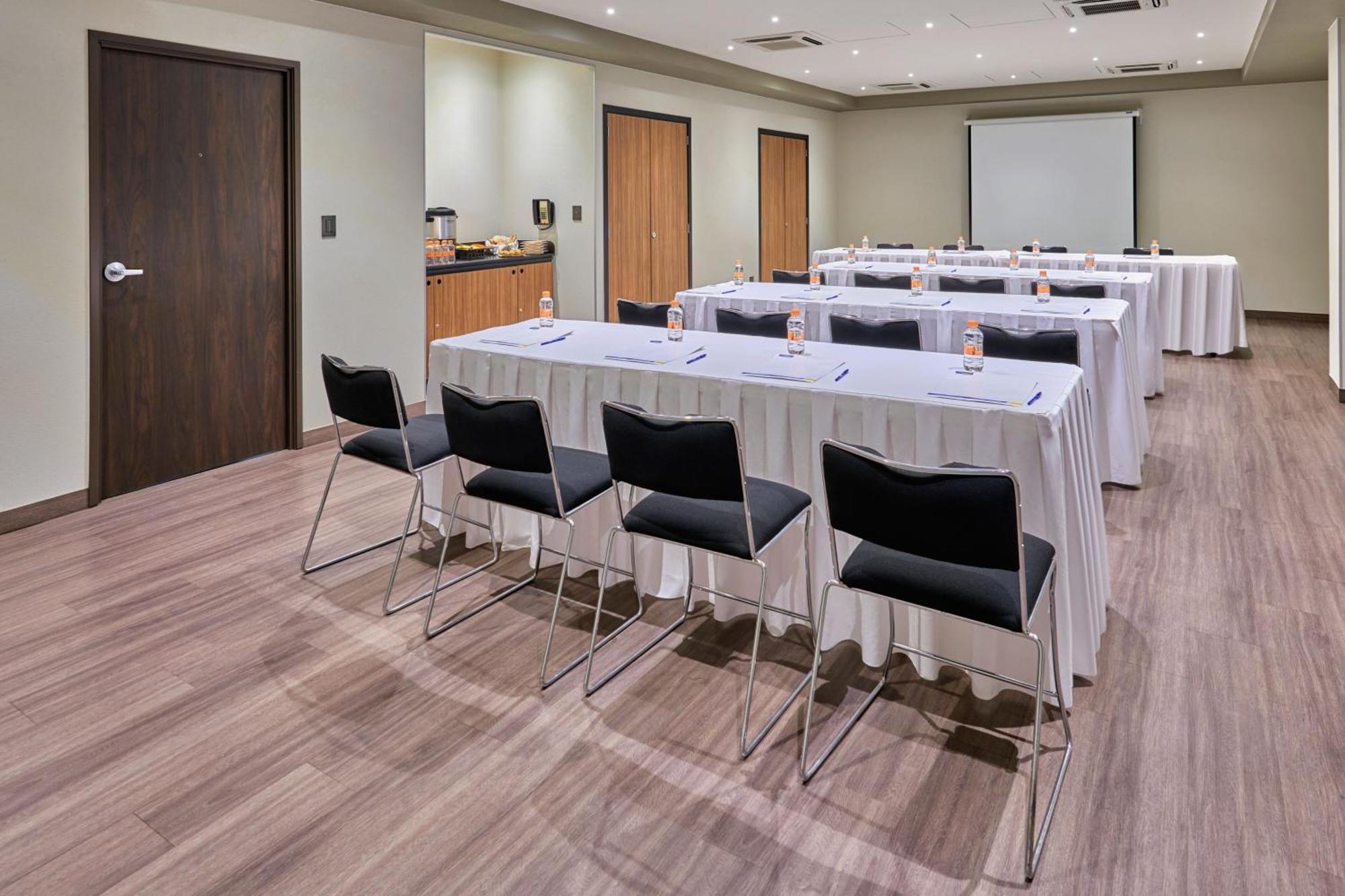 City Express By Marriott פיידראס נגראס מראה חיצוני תמונה